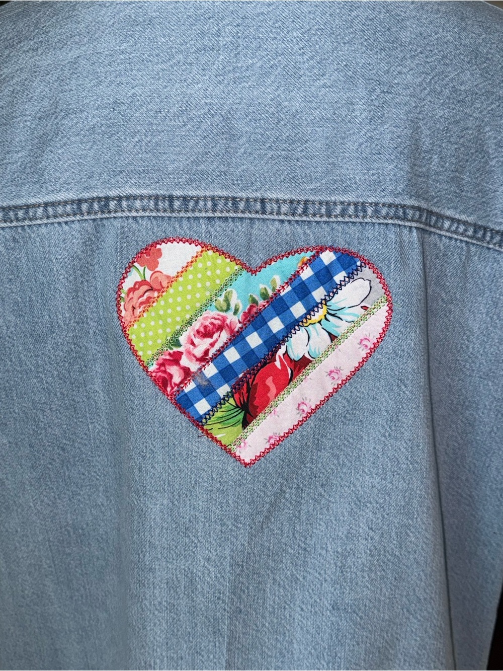 Size XL Women’s Oversized Universal Thread Denim Shirt with Patchwork Heart - Picture 4 of 8